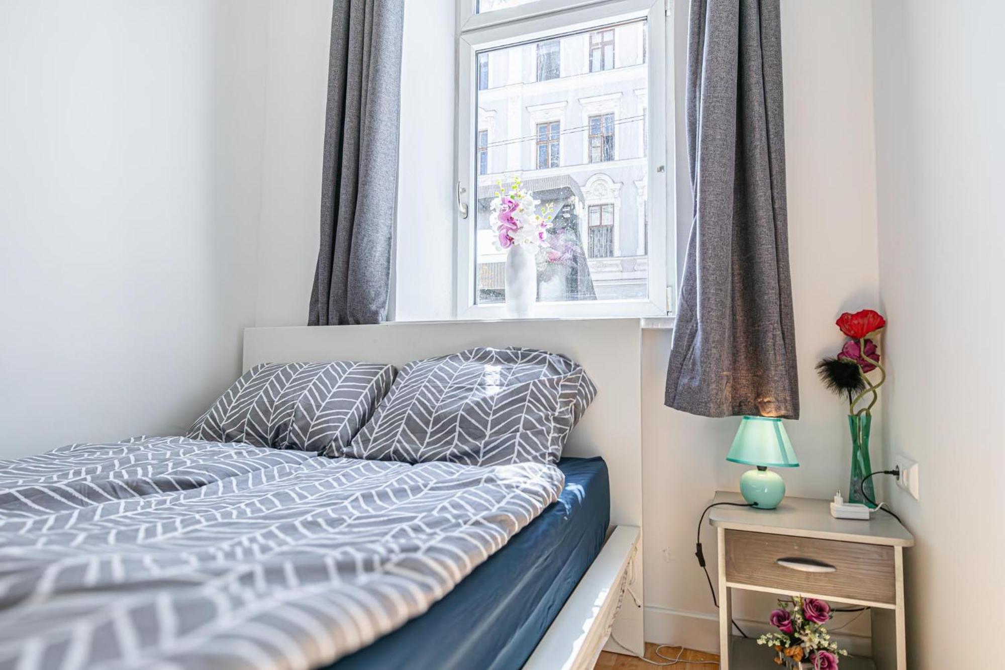 In A Shared Apartment, 6min To Lugner City Wien