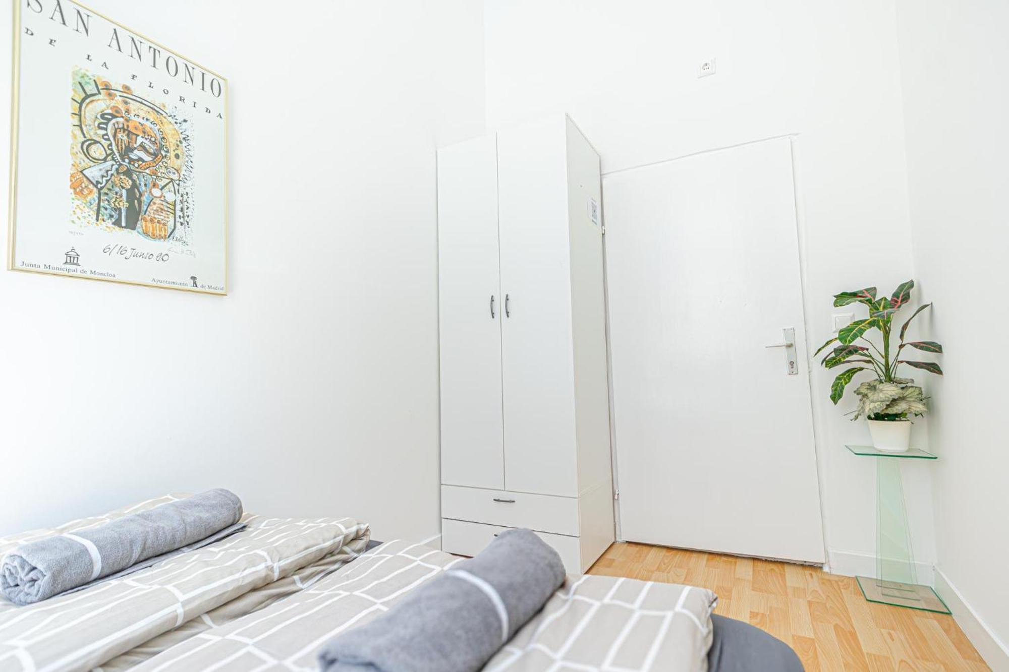 In A Shared Apartment, 6min To Lugner City Apartment Wien